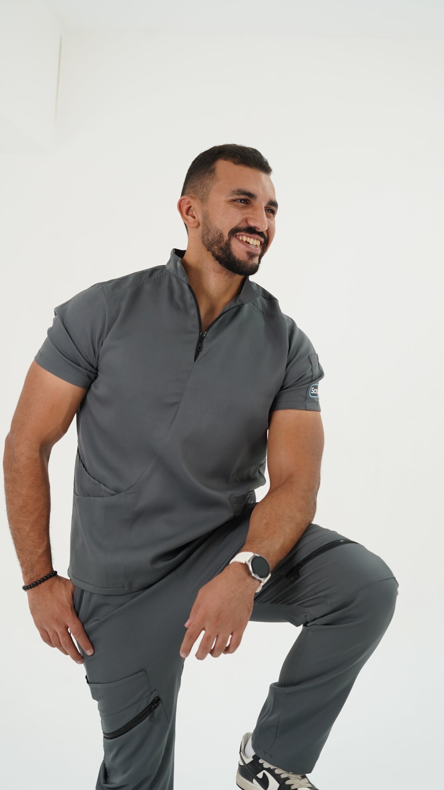 Unparalleled scrub in dark grey
