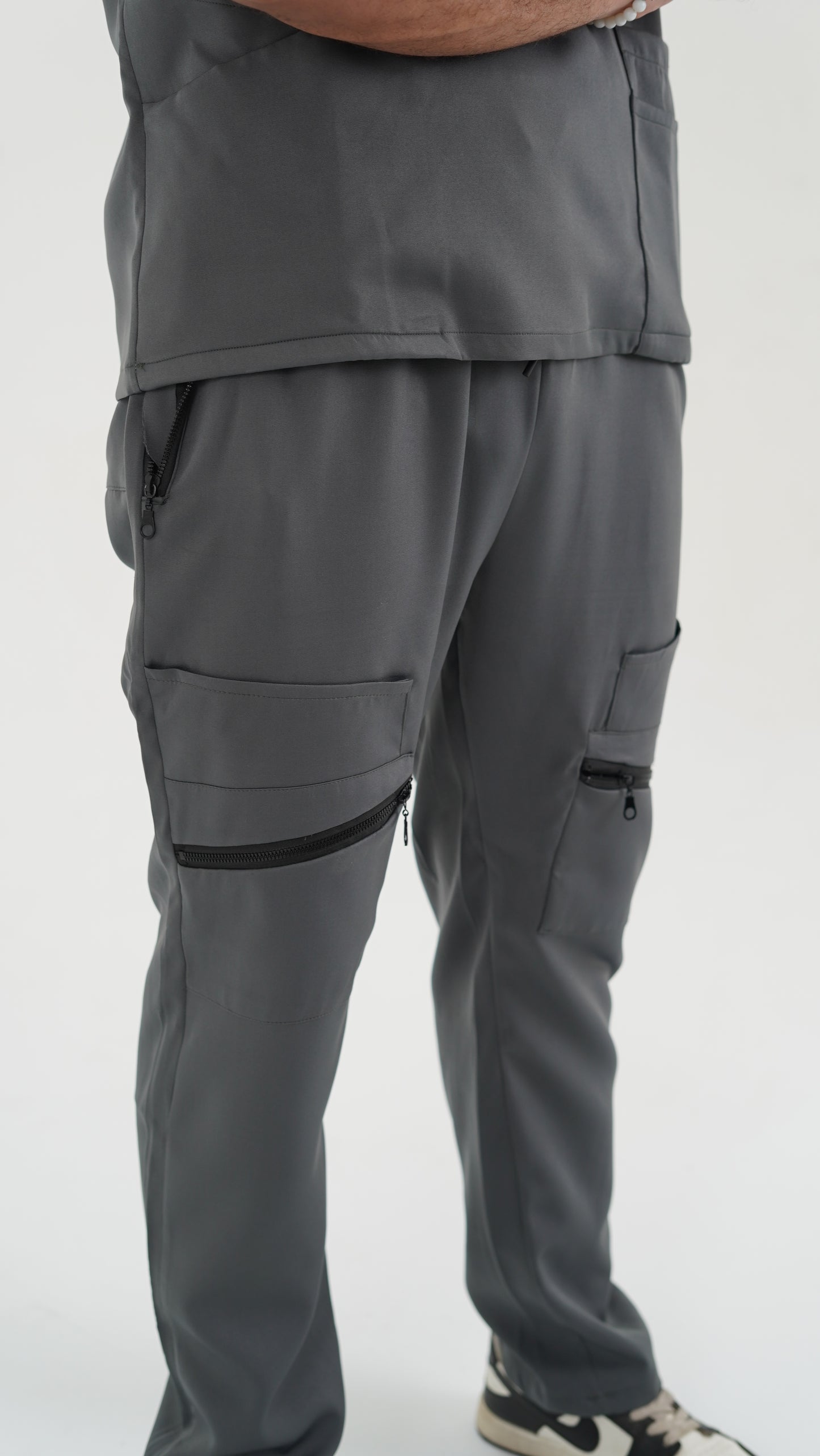 Unparalleled scrub in dark grey