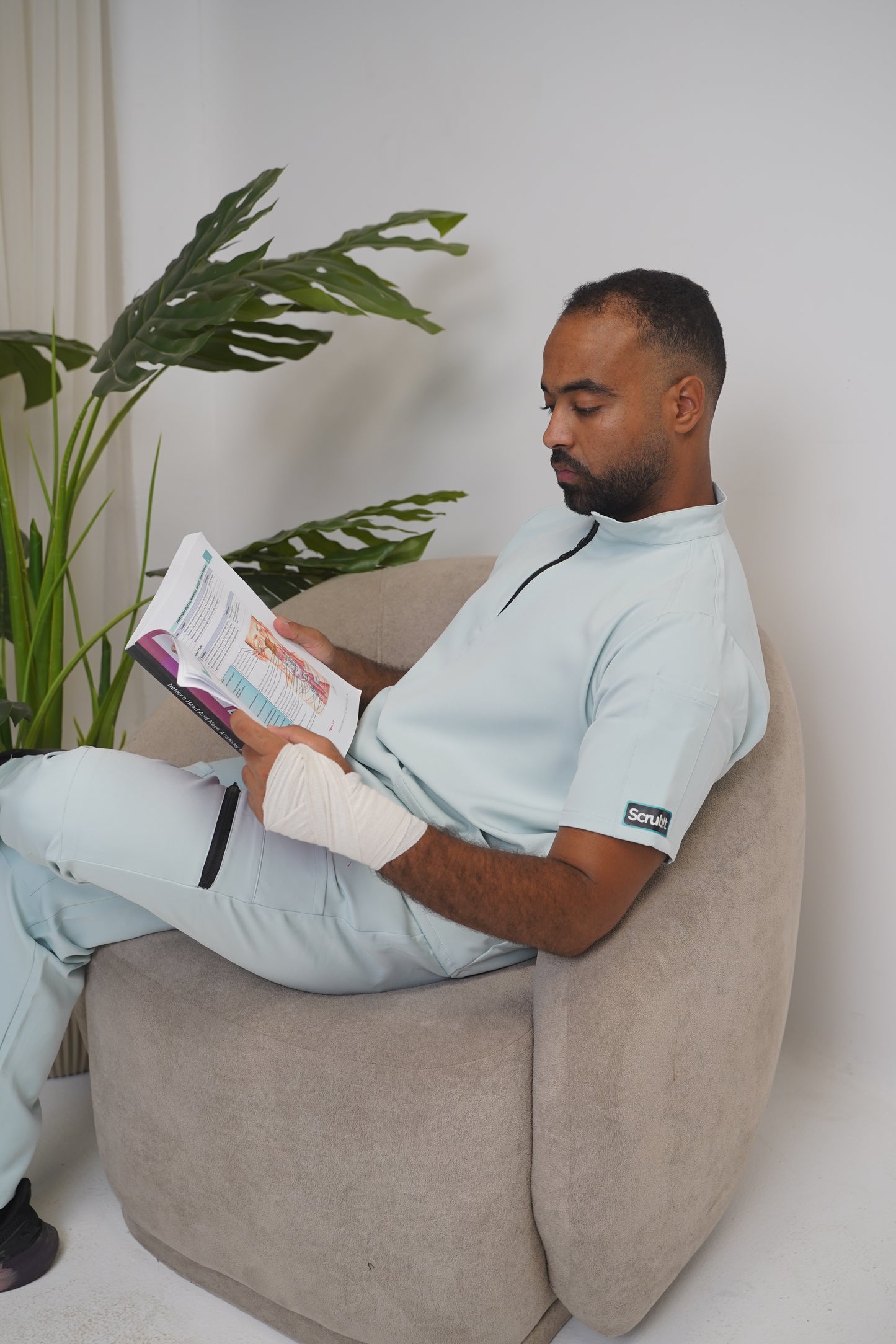 Unparalleled scrub in Light teal green